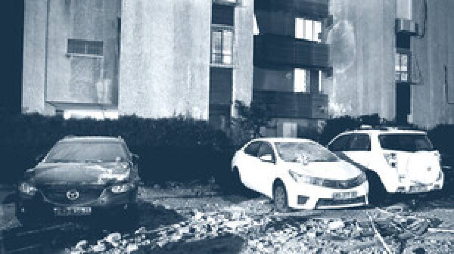 তেল আবিবে ইরানি ক্লাস্টার ক্ষেপণাস্ত্রের ধ্বংসাবশেষের আঘাতে আহত কয়েকজন