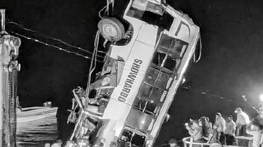 পদ্মায় বাসডুবি: রাজবাড়ীর নিহত ১৮ জনের পরিবারকে সরকারের সহায়তা