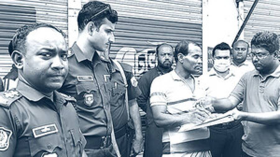 তেল মজুত করে চড়া দামে বিক্রি, মুদি দোকানিকে জরিমানা