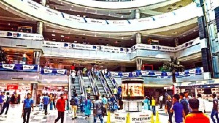 সরকারের নির্দেশনার আগেই দোকান বন্ধের ঘোষণায় ধোঁয়াশা