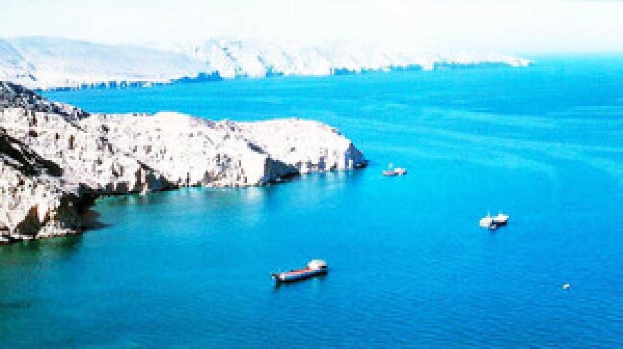 হরমুজ প্রণালী নিয়ে ইরানের কড়া অবস্থান, ‘রিয়ালে টোল’ দাবি