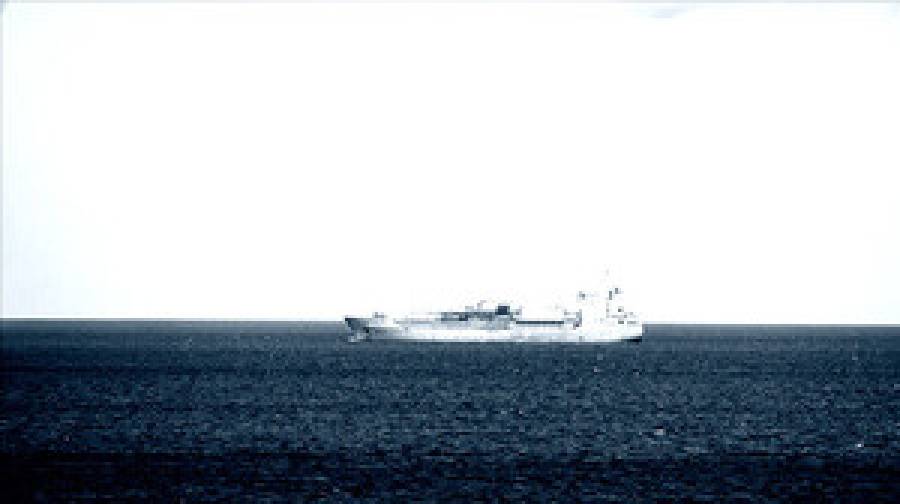 হরমুজ প্রণালীতে উত্তেজনা চরমে, মার্কিন যুদ্ধজাহাজে ড্রোন হামলা