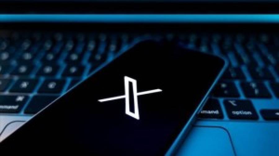 বিশ্বজুড়ে এক্সে বড় বিভ্রাট