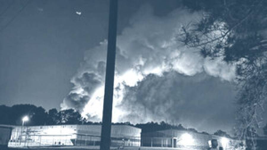 যুক্তরাষ্ট্রের টেক্সাসে তেলের কূপে আগুন