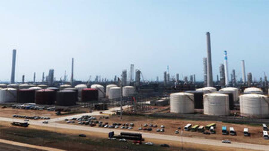 ইরানের তেল কেনায় চীনা রিফাইনারির ওপর মার্কিন নিষেধাজ্ঞা