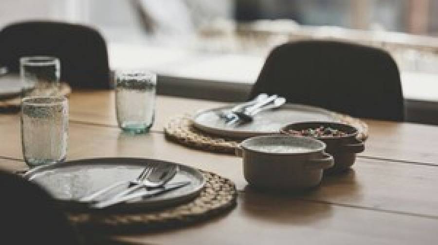 নতুনের মতো উজ্জ্বল থাকবে টেবিল ম্যাট, যদি মানেন এই সহজ নিয়ম