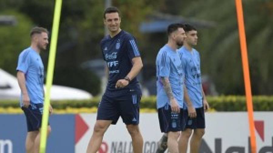 আর্জেন্টিনার বিশ্বজয়ী কোচ স্কালোনিকে পেতে মরিয়া রিয়াল মাদ্রিদ