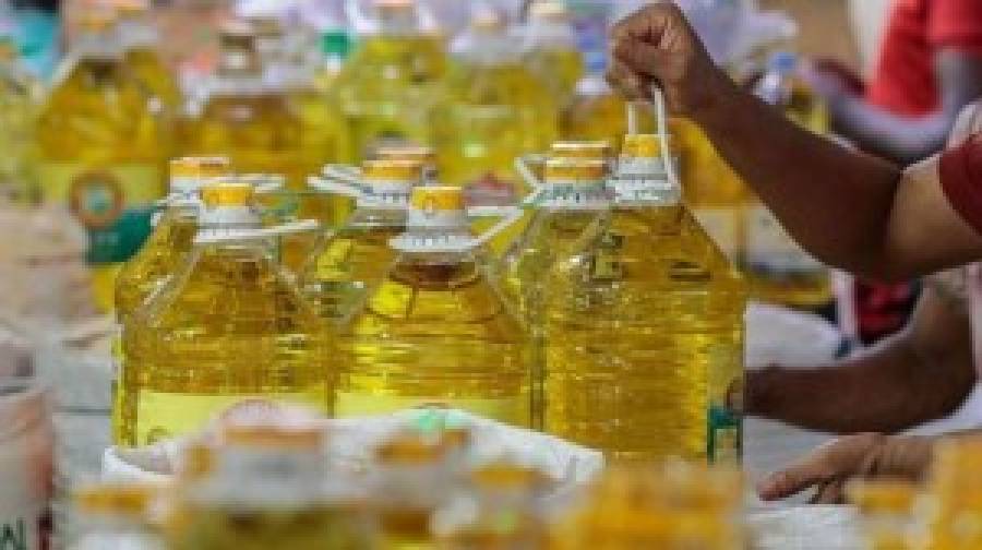 বিশ্ববাজারে দাম কমলে দেশেও কমানোর প্রতিশ্রুতি বাণিজ্যমন্ত্রীর