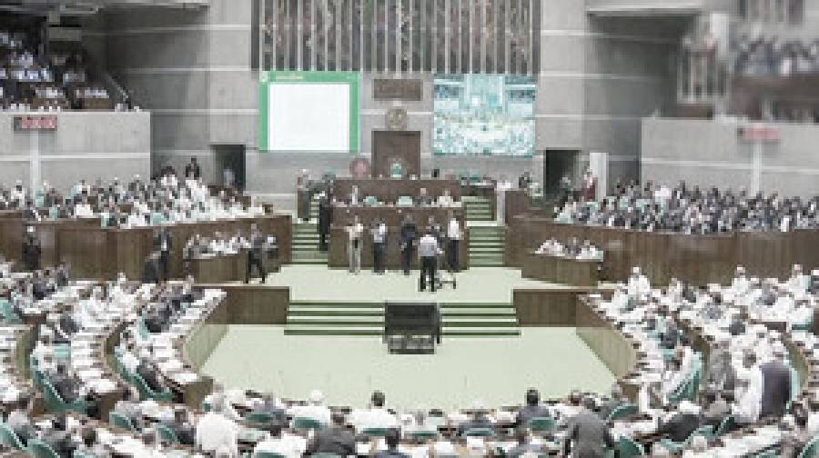 বিল পাসের পর উত্তপ্ত সংসদ, গভর্নরের অপসারণ দাবি বিরোধীদের