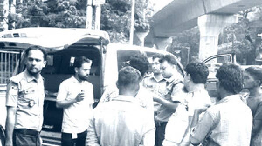 ঢাকা বিশ্ববিদ্যালয়ে নিষিদ্ধ ছাত্রলীগের ঝটিকা মিছিল