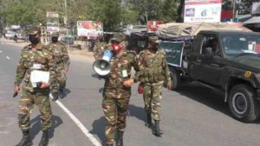 নিরাপত্তা ব্যবস্থায় বড় পরিবর্তন, ধাপে ধাপে ব্যারাকে ফিরছে সেনা