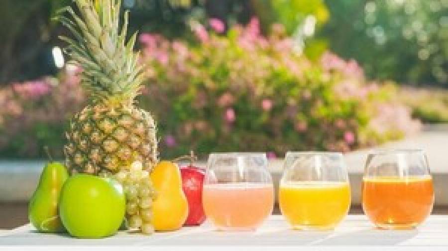আস্ত ফল বনাম জুস: কোনটি বেশি স্বাস্থ্যকর?