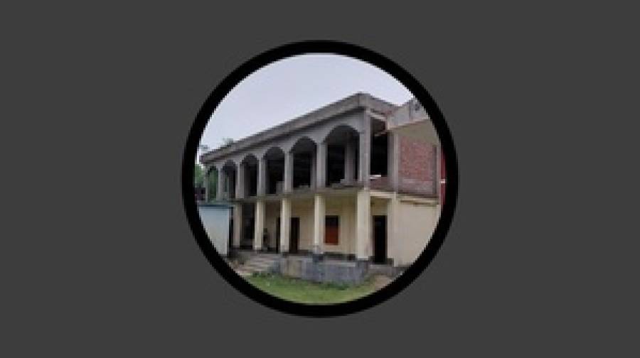 ৩৭ লাখ টাকার স্কুল ভবনে নেই সিঁড়ি