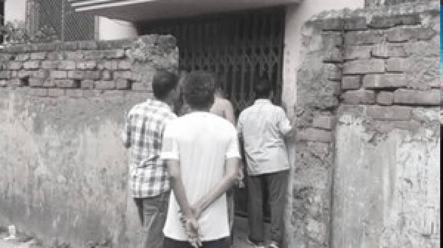 আত্মীয়ের বাসা থেকে শিশুসন্তানসহ দম্পতির মরদেহ উদ্ধার