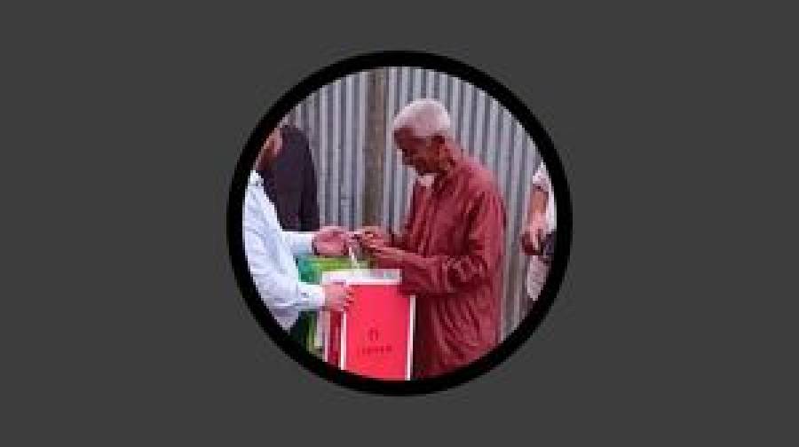 গাইবান্ধার সেই ‘এক টাকার মাস্টার’-এর পাশে প্রধানমন্ত্রী
