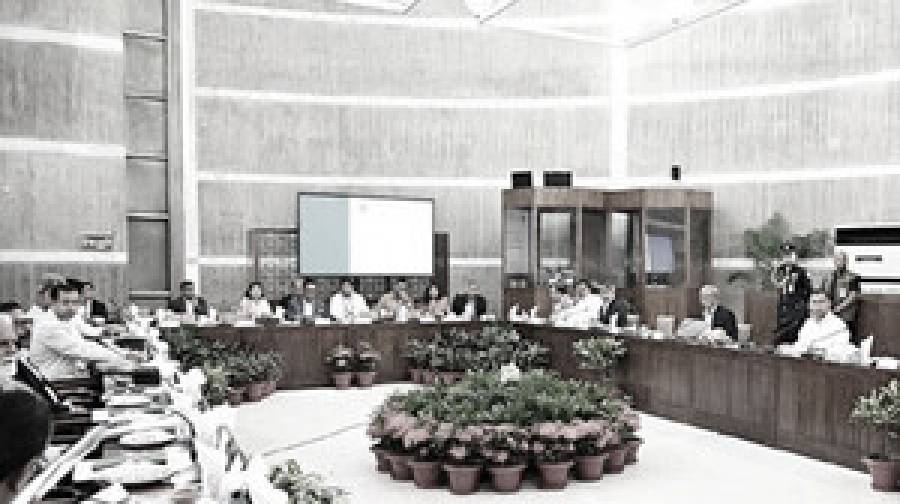 বাজেট অনুমোদনে প্রধানমন্ত্রীর সভাপতিত্বে বিশেষ সভা চলছে