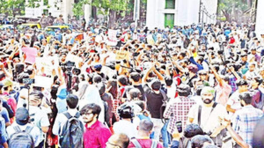 ১৩ হাজারের বেশি জুলাই যোদ্ধা পাচ্ছেন ভাতা, বিদেশে চিকিৎসাধীন ১৫২ জন