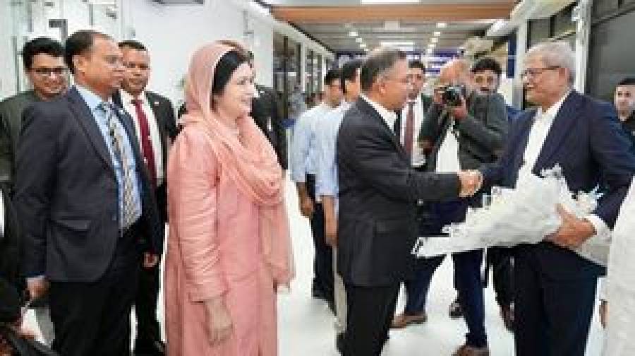 চীন সফর শেষে দেশে ফিরেছেন প্রধানমন্ত্রী তারেক রহমান
