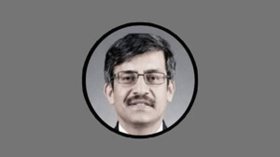 ভারতে তীব্র আন্দোলনের মধ্যে শিক্ষা সচিবকে অপসারণ