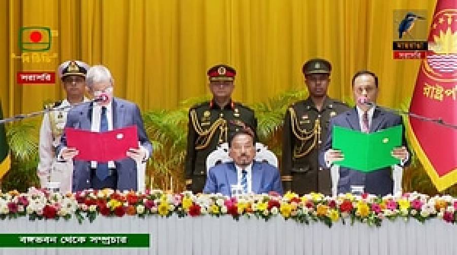 ২৩তম রাষ্ট্রপতি হিসেবে শপথ নিলেন মির্জা ফখরুল