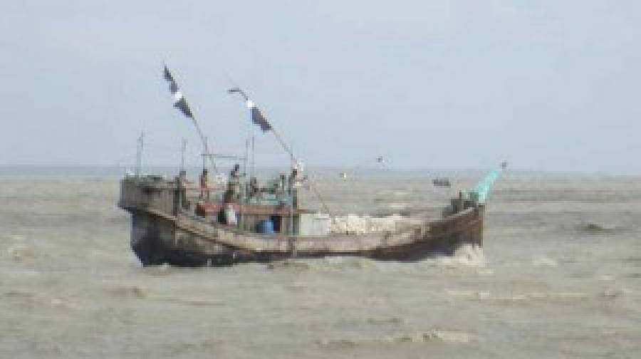 বৈরী আবহাওয়ায় বঙ্গোপসাগরে ট্রলারডুবি, ৫ জেলের মরদেহ উদ্ধার