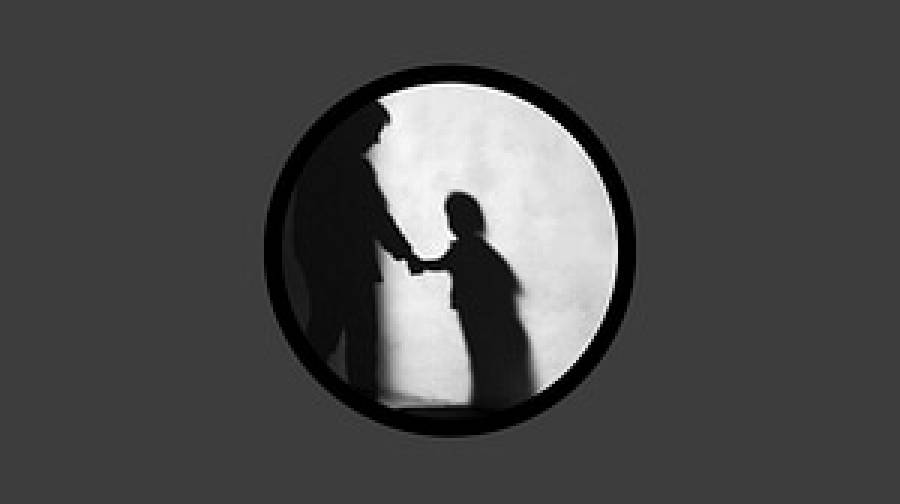 শেওড়াপাড়ায় ৭ বছরের শিশুকে নিয়ে গেলেন নারী