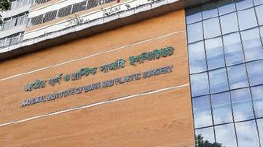 ফতুল্লায় খেলতে গিয়ে বিদ্যুতায়িত ৫ মাদ্রাসাছাত্রী সংকটাপন্ন