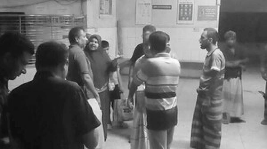 চাঁপাইনবাবগঞ্জে ভটভটি উল্টে বাবা-ছেলেসহ ৩ জনের প্রাণহানি
