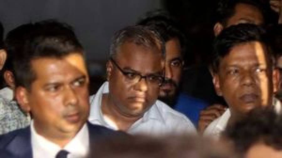 কড়া পাহারায় মুক্ত হলেন চুয়েট উপাচার্য
