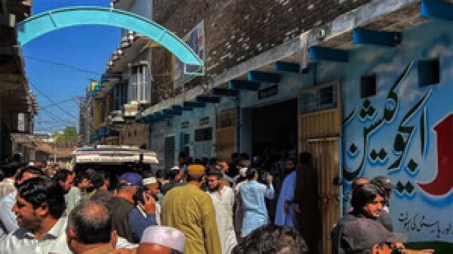 পাকিস্তানে স্কুলের ছাদ ধসে শিক্ষার্থীসহ নিহত ২৮