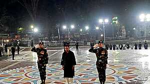 একুশের প্রথম প্রহরে ভাষা শহীদদের প্রতি প্রধানমন্ত্রীর শ্রদ্ধা