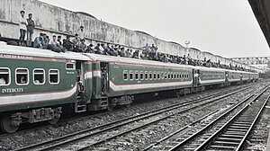 ঈদযাত্রা: সিট না পেয়ে ট্রেনের ছাদে-গেটে ঝুলে বাড়ির পথে