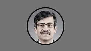 ভারতে তীব্র আন্দোলনের মধ্যে শিক্ষা সচিবকে অপসারণ
