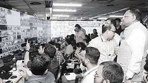 পশ্চিমবঙ্গে বিধানসভা নির্বাচন: ভোটগ্রহণের শুরুতেই বিশৃঙ্খলা