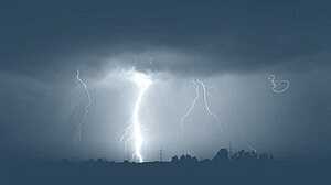 দেশের বিভিন্ন অঞ্চলে বজ্রসহ বৃষ্টির পূর্বাভাস