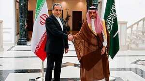 মধ্যপ্রাচ্যে উত্তেজনা: সৌদি আরব ও ইরানের পররাষ্ট্রমন্ত্রীর ফোনালাপ