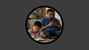 মা–বাবার অতিরিক্ত ফেসবুক আসক্তি: পারিবারিক দূরত্ব বৃদ্ধির আশঙ্কায় সতর্কবার্তা বিশেষজ্ঞদের