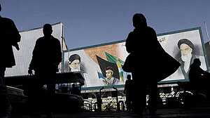 ইরানে এবার সরকারবিরোধী বিক্ষোভে শিক্ষার্থীরা