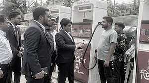 জ্বালানি খাতে অস্থিরতা: একদিনে ৩৮৬ অভিযান, জরিমানা সাড়ে ৯ লাখ টাকা