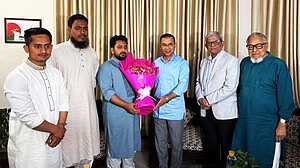 নাহিদ ইসলামের বাসায় গেলেন তারেক রহমান