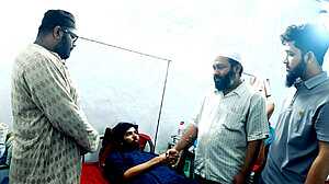 আহতদের দেখতে এসে প্রধানমন্ত্রী ও বিরোধীদলীয় নেতার সমালোচনা করলেন খোমেনী ইহসান