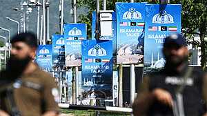 ইসলামাবাদে সংলাপ নিয়ে অনিশ্চয়তা, ইরানের দ্বৈত বার্তায় বাড়ছে সংশয়