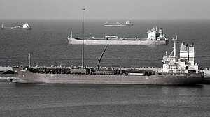 হরমুজ প্রণালীতে তিনটি জাহাজে হামলা, এক জাহাজে আগুন