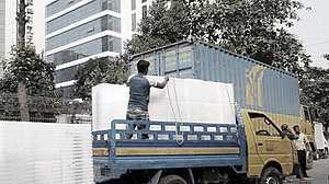 সংসদ নির্বাচন: কেন্দ্রে যাচ্ছে ব্যালট, ঢাকাসহ বড় শহরে পৌঁছাবে সন্ধ্যায়