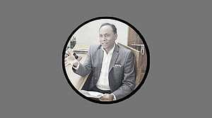 তালাবদ্ধ ভূমি অফিস, আকস্মিক পরিদর্শনে গিয়ে বারান্দায় বসে থাকলেন প্রতিমন্ত্রী