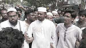 হামলা ও ডিম নিক্ষেপ: মামলা করেই ঝিনাইদহ ছাড়লেন নাসীরুদ্দীন