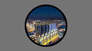 ক্ষেপণাস্ত্র হামলায় আবুধাবির পেট্রোকেমিক্যাল কারখানায় আগুন