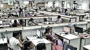 আজ থেকে নতুন সময়সূচিতে চলবে অফিস-ব্যাংক