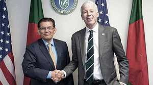 জ্বালানি খাতে চ্যালেঞ্জ মোকাবিলায় যুক্তরাষ্ট্রের সহায়তা চেয়েছে বাংলাদেশ