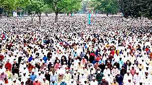 জনসমুদ্রে পরিণত ঐতিহাসিক শোলাকিয়া, একসঙ্গে নামাজ পড়লেন ছয় লাখ মুসল্লি